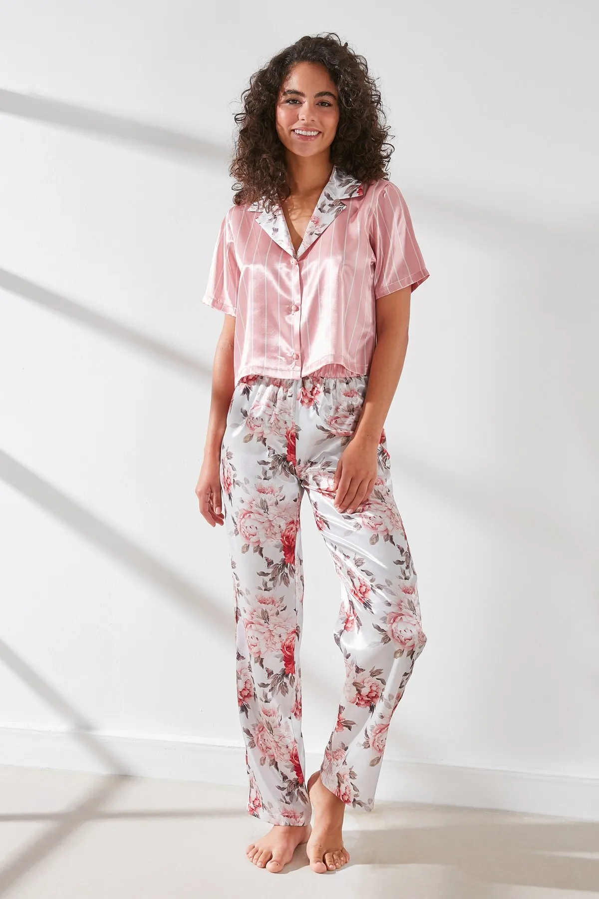 C&City  Damen-Pyjama-Set mit kurzem Hemd und Hose aus Satin 9066 Rosa/Ecru