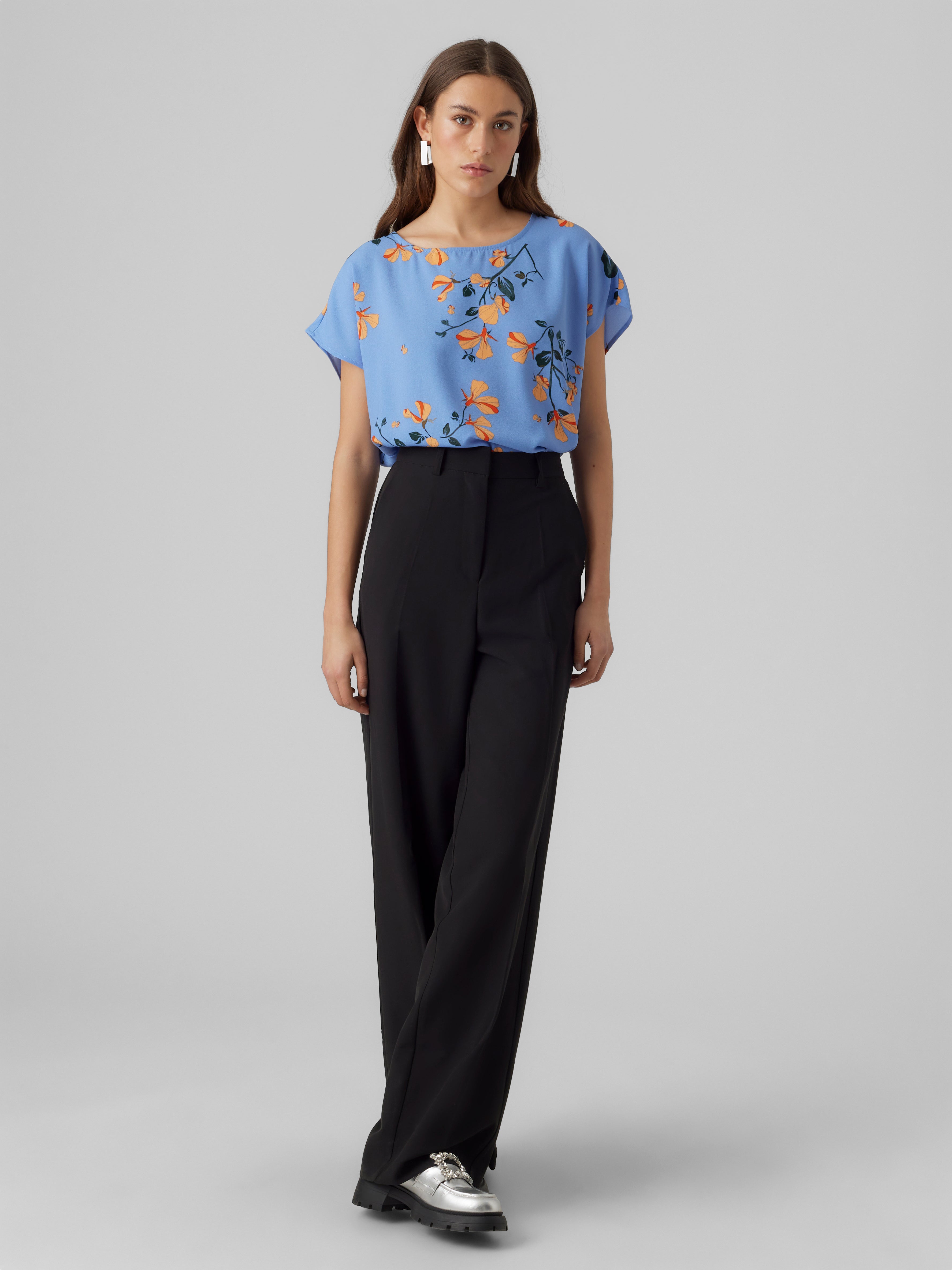VMNEWHALLIE Top