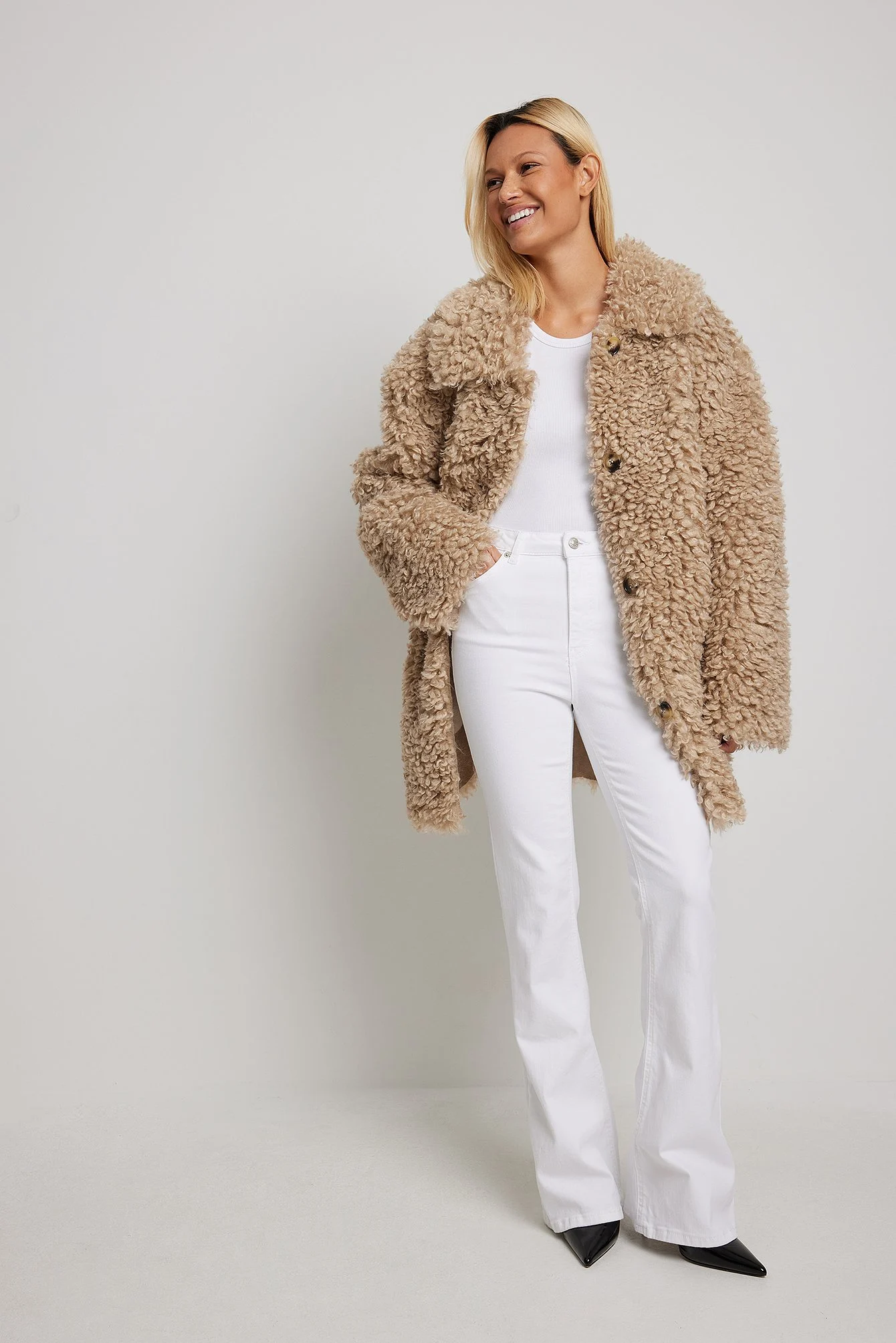Ausgestellte Stretchjeans mit hoher Taille