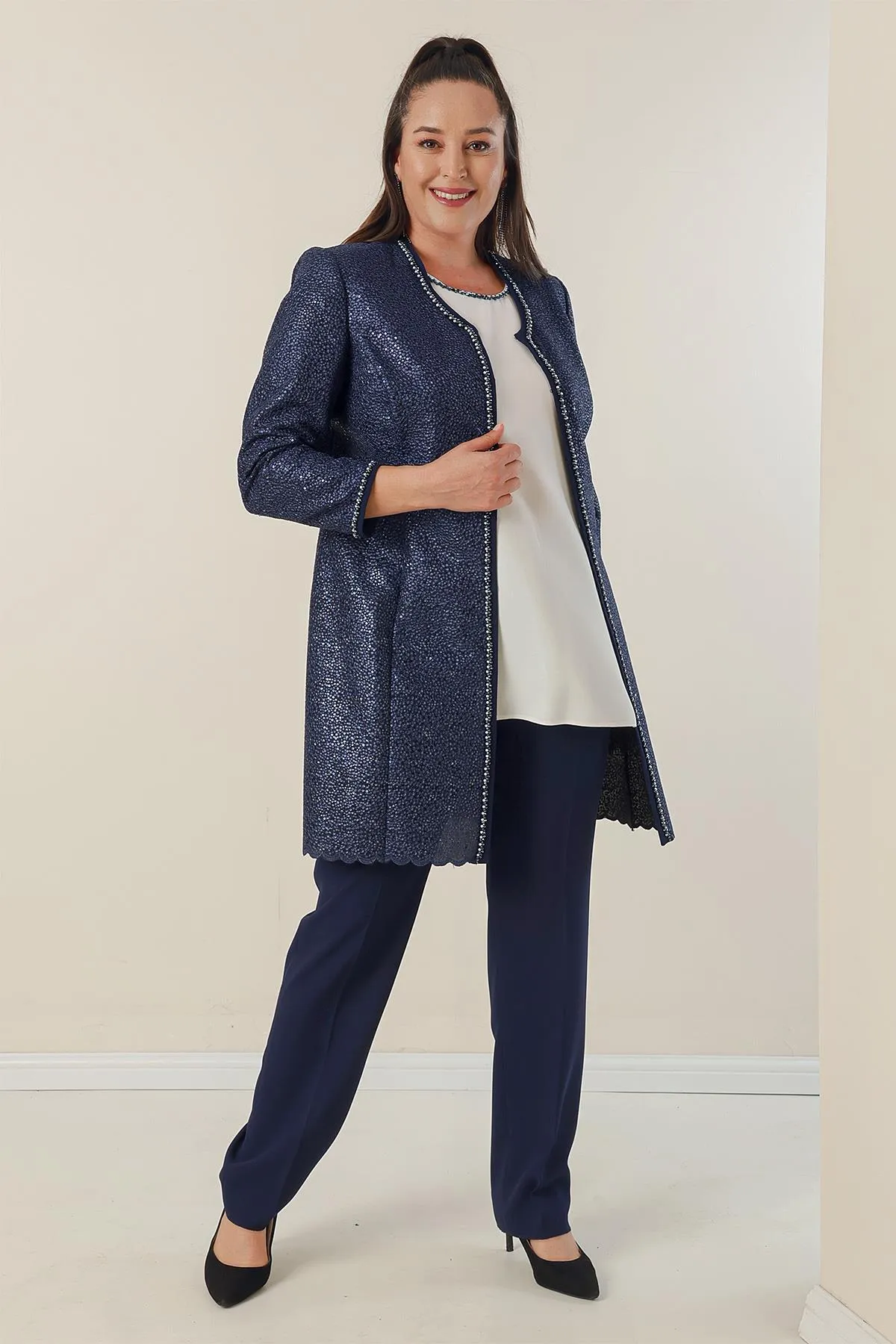 By Saygı  3-teiliges Set mit bestickter Tunika, Jacke, Bluse und Hose in Übergröße