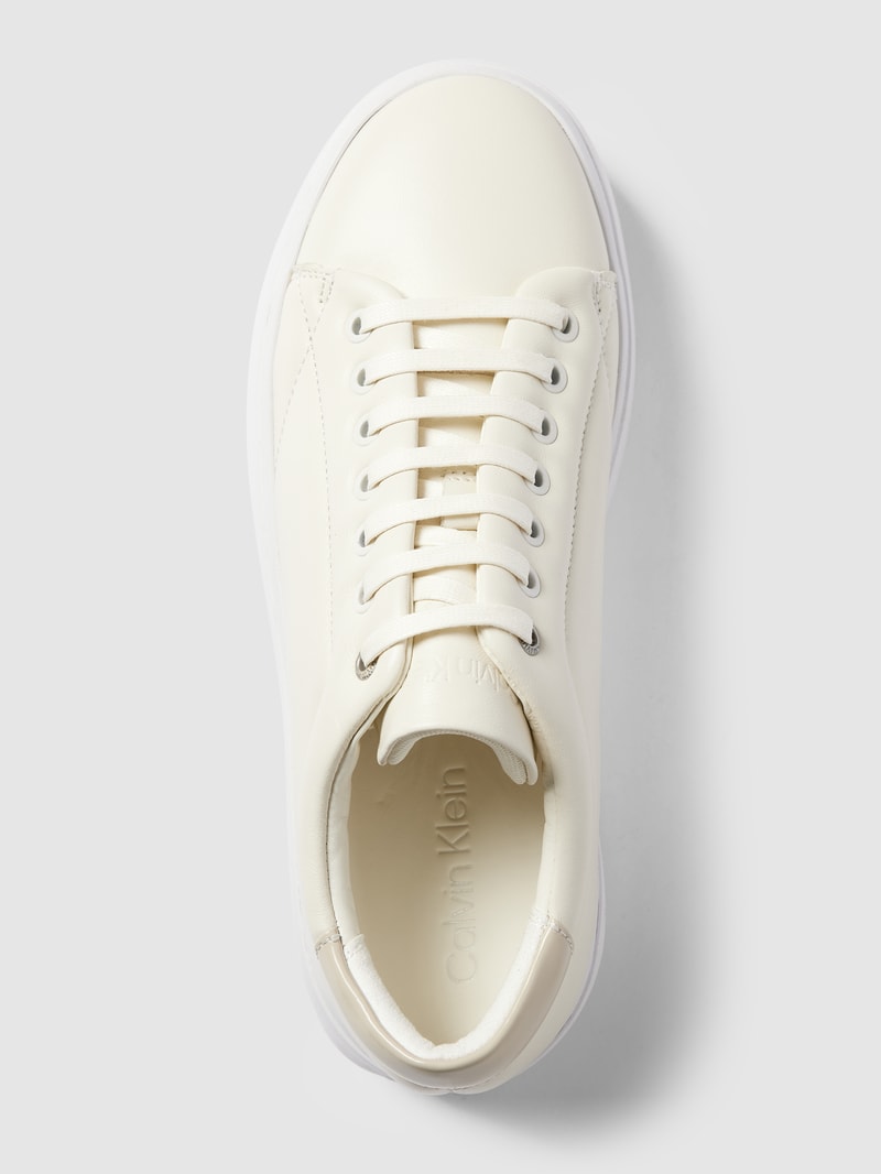 Sneaker mit Plateau-Sohle in offwhite