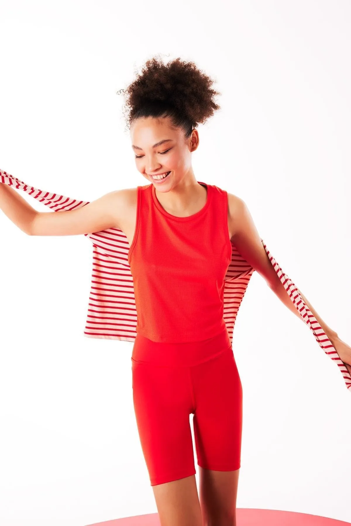 DeFacto  Sportliches Crop Top mit Rundhalsausschnitt - A2518ax23sm