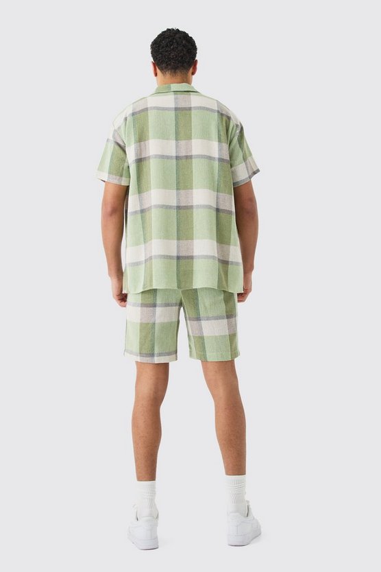 Strukturiertes kariertes Oversize Hemd und Shorts