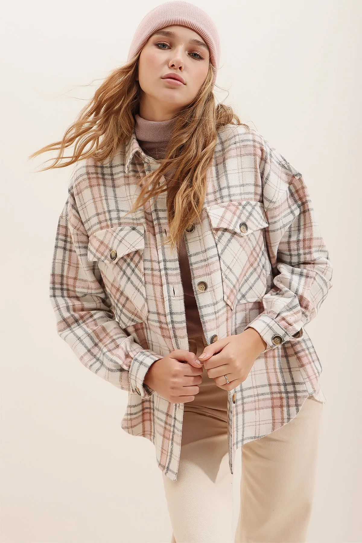 Trend Alaçatı Stili  Damen Ecru Puder Plaid Muster Stempel Baumwolle Übergröße Jacke Hemd ALC-X7142