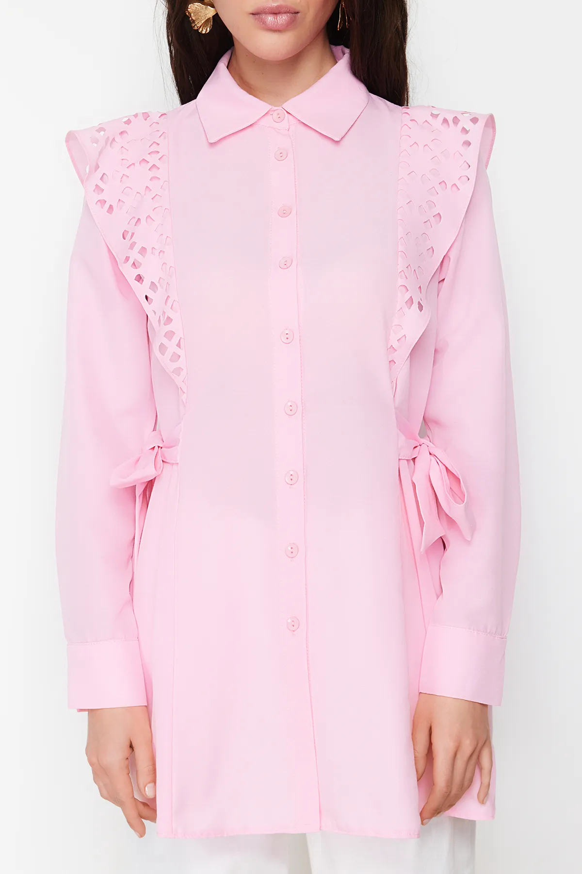 Trendyol Modest  Hellrosa besticktes Hemd aus Baumwollgewebe TCTSS24TG00004