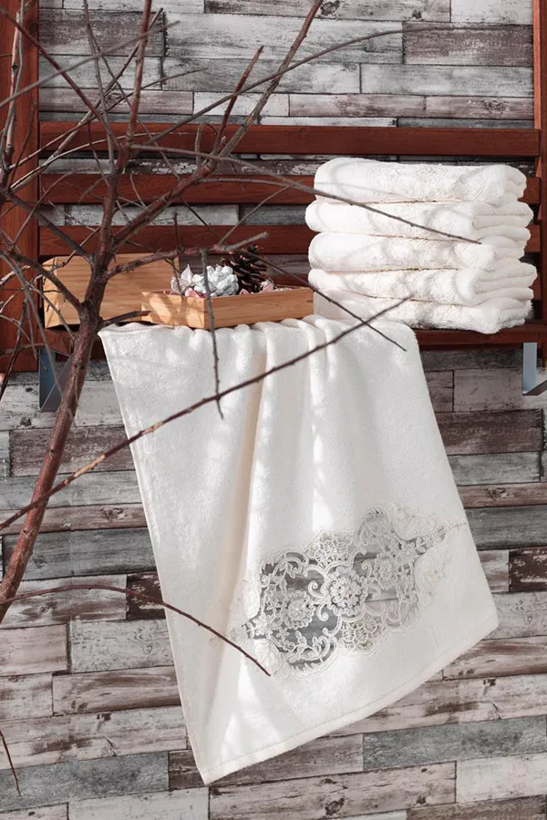Dantela  Französisches, geschnürtes Feen-Mitgift-Bambushandtuch, cremefarben