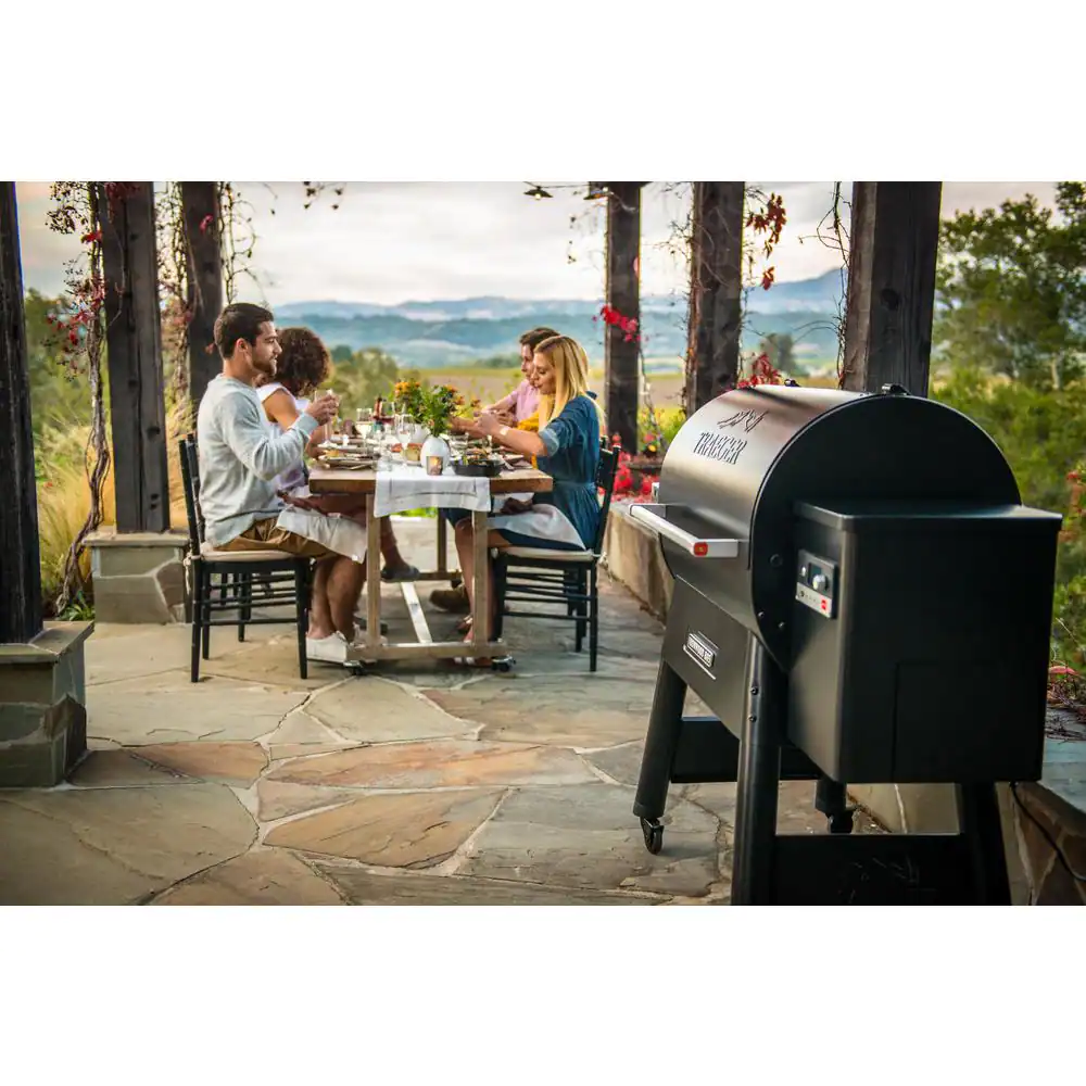 Ironwood 885 Wifi Pellet Grill and Smoker in Black