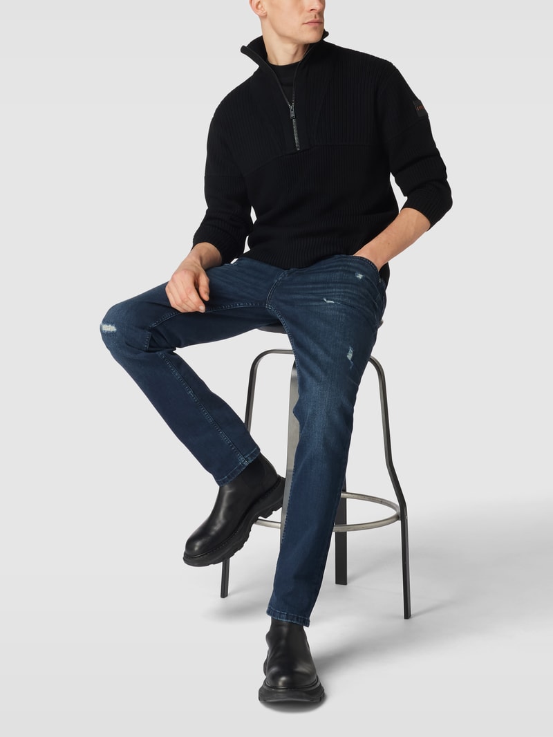 Jeans im Used-Look in rauchblau