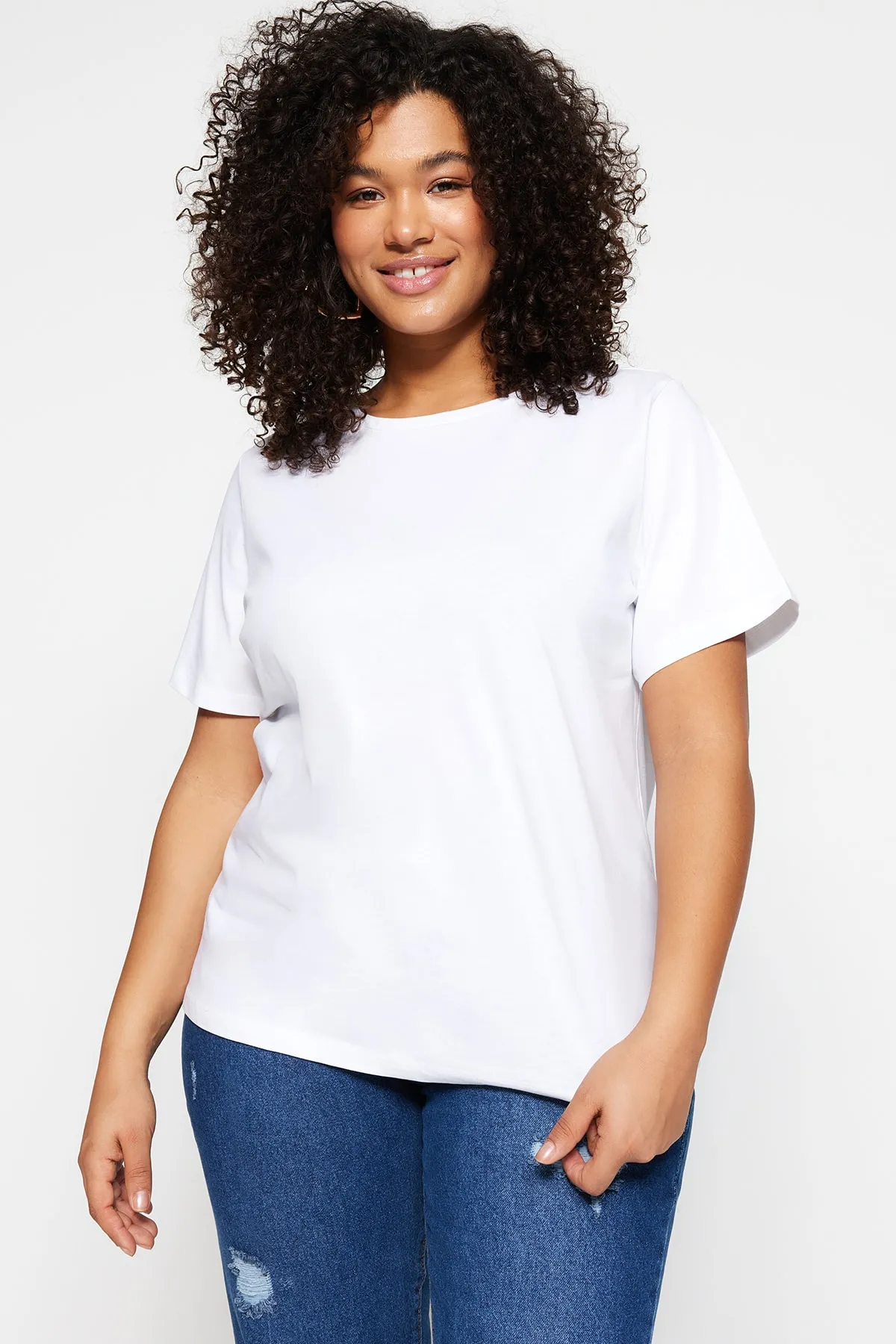 Trendyol Curve  Weißes Basic-Strick-T-Shirt mit Rundhalsausschnitt TBSSS22TS0733