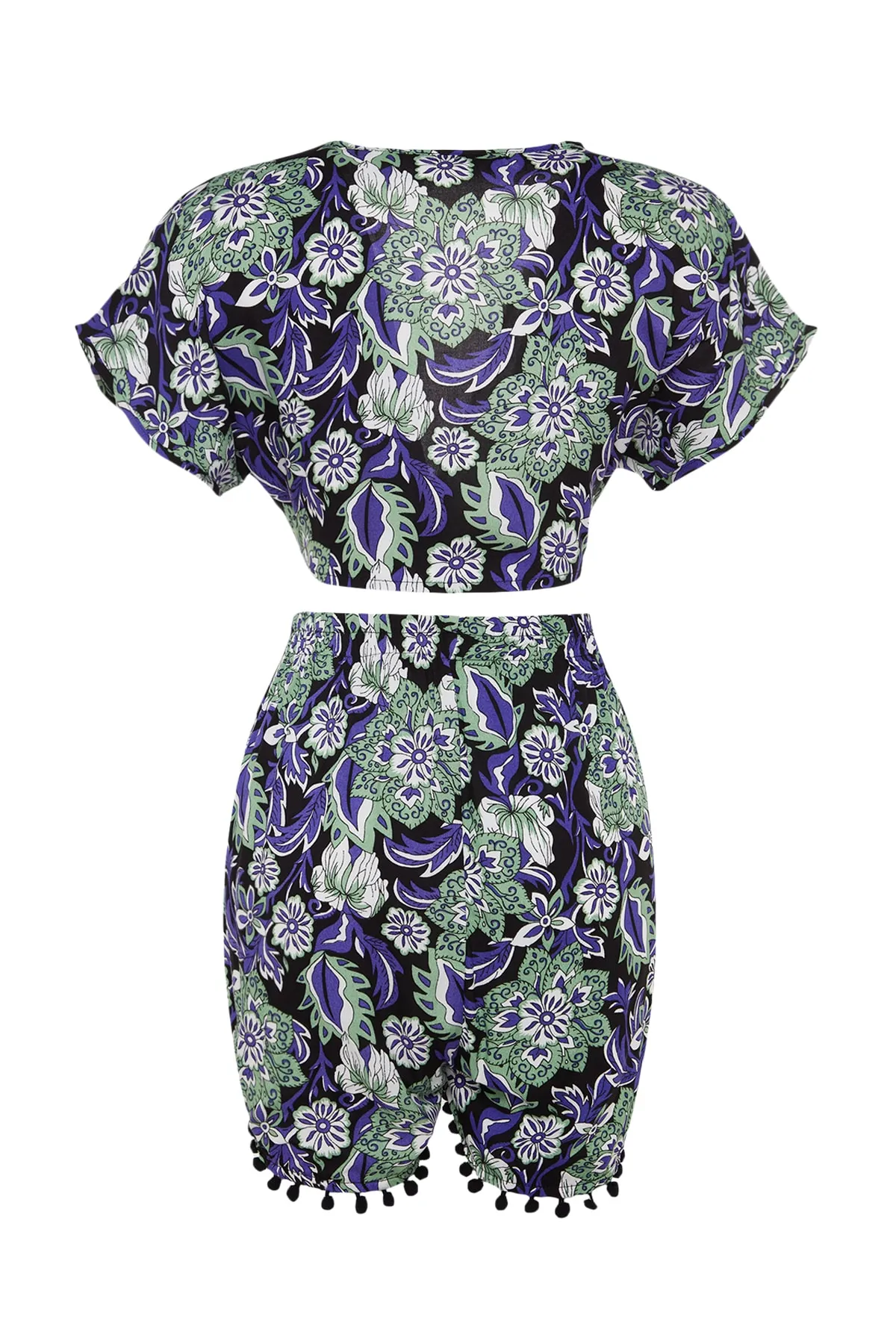 Trendyol Collection  Set aus Bluse und Shorts mit Blumenmuster, gewebten Streifen und Zubehör TBESS19BB0257