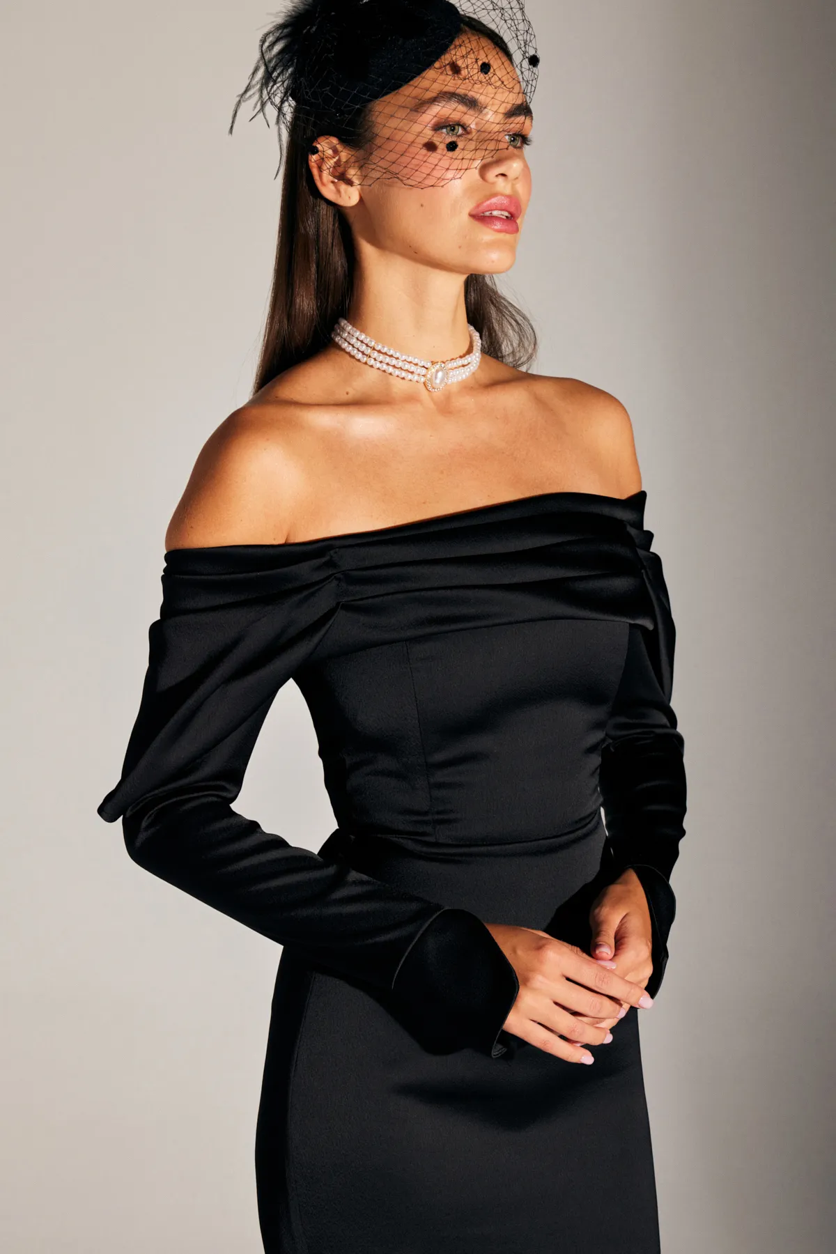BETTY & SAM  NEUES CLARA Abendkleid mit tiefem Schulter-Meerjungfrauenrock in Schwarz