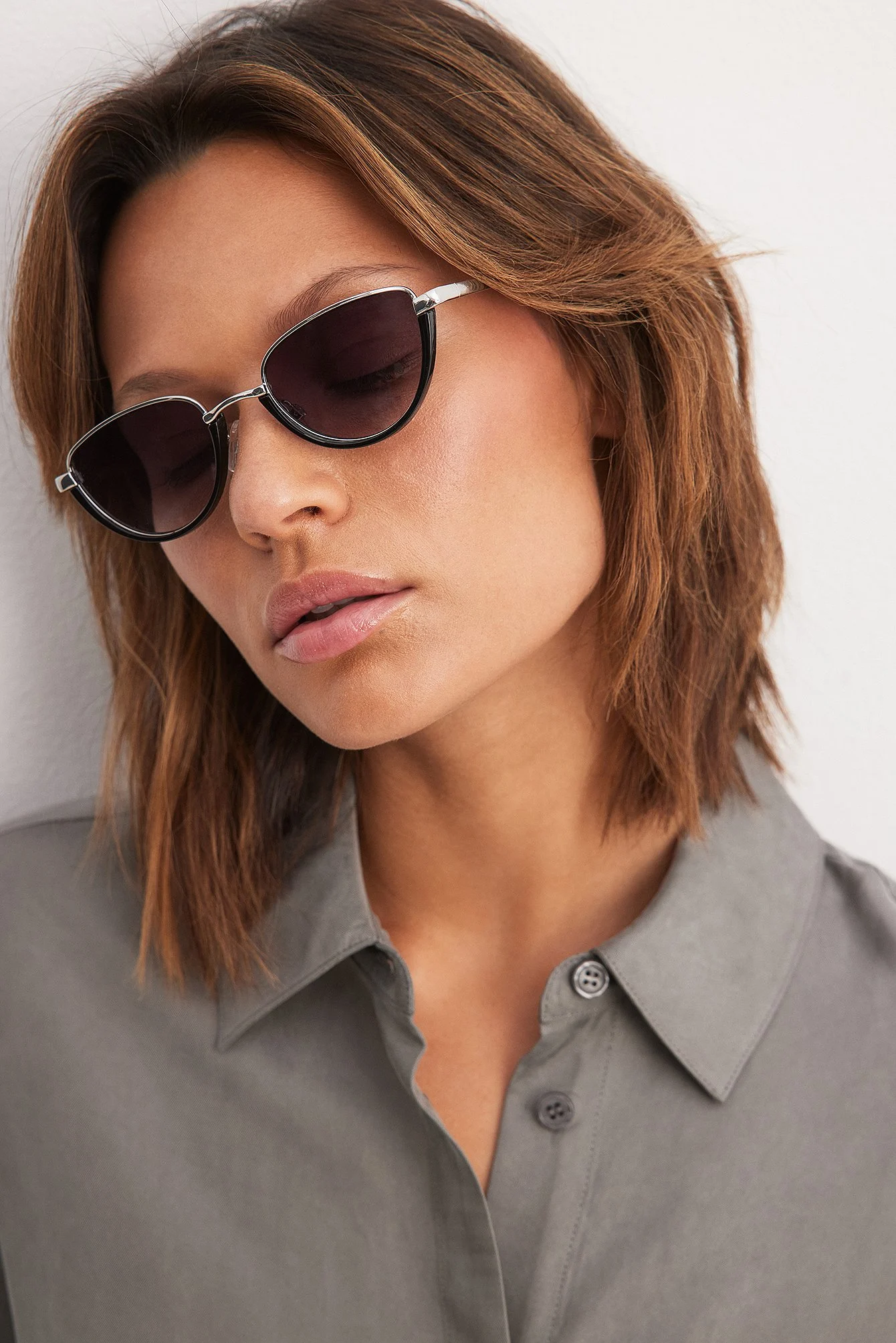 Schlanke Sonnenbrille mit halbem Rahmen