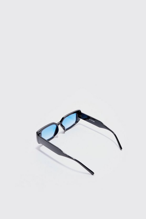 Klobige eckige Sonnenbrille in schwarz mit blauen Gläsern