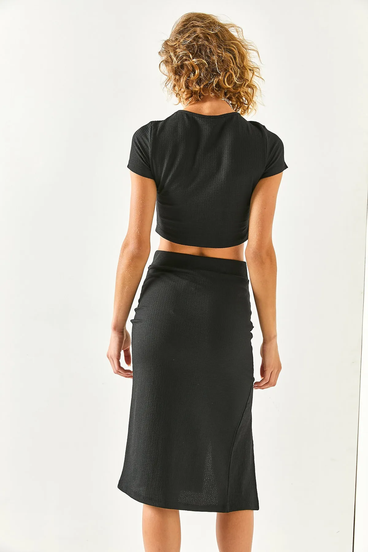 Olalook  Schwarzes Oberteil mit kurzer Bluse und Unterteil für Damen, asymmetrischer Schlitz, Anzug TKM-19000220