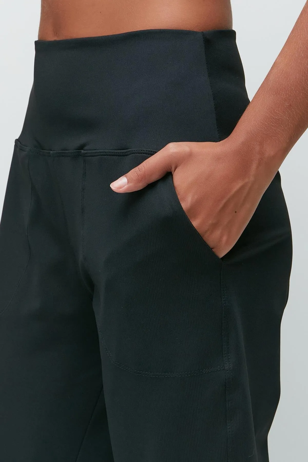 C&City  Jogginghose mit hohem Bund und Bündchen am Bein, 811 Schwarz
