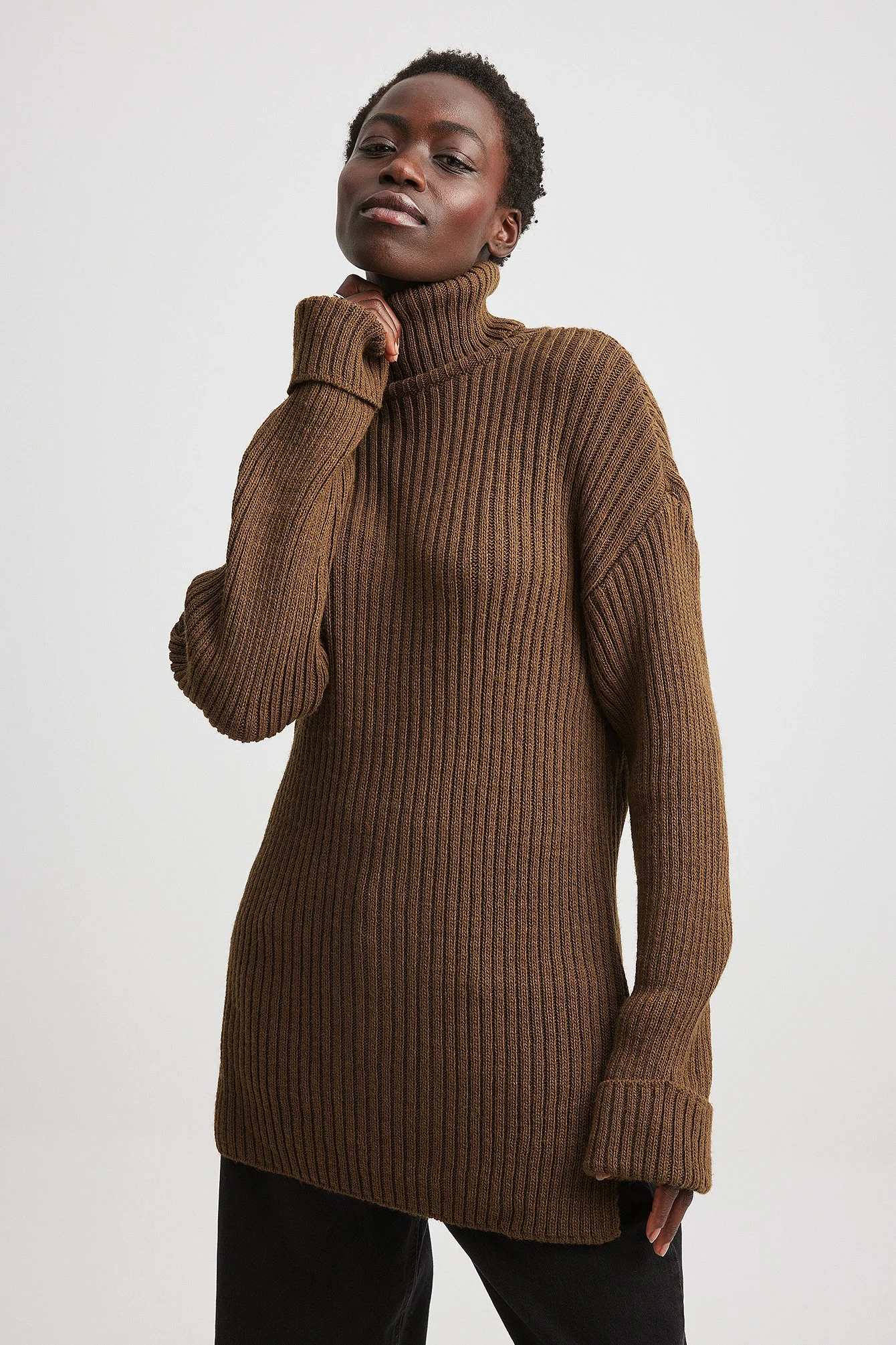 Gerippter Strickpullover mit Rollkragen