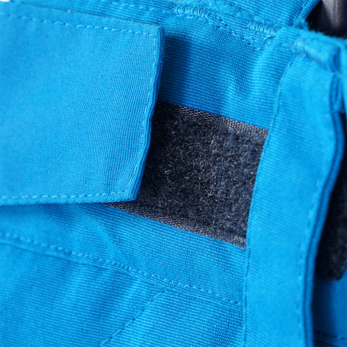 Jungen Schneehose mit elastischen Trägern