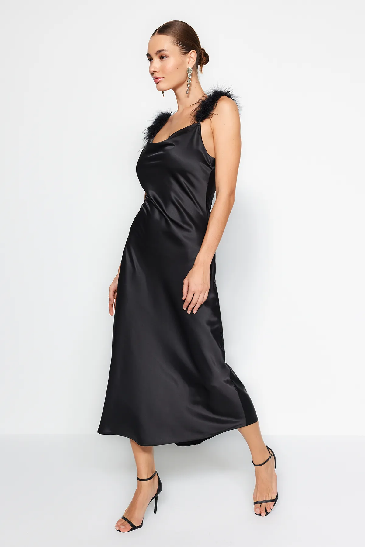 Trendyol Collection  Schwarzes geripptes Satinkleid TPRAW24EL00181