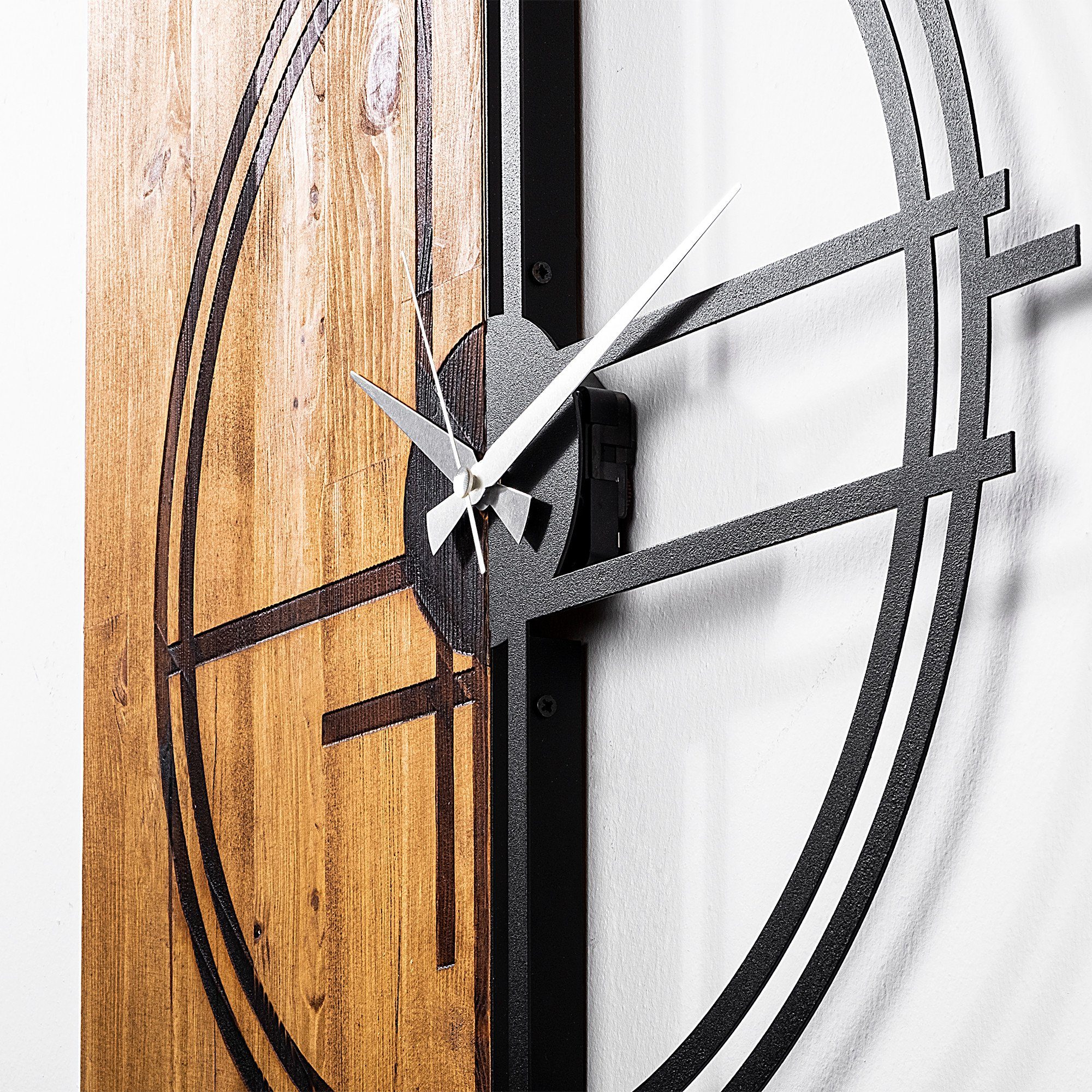 Wallity Wanduhr 56 x 3 x 58 cm, 100% Holz (Dicke: 3 cm) / Metall (Dicke: 1 cm)