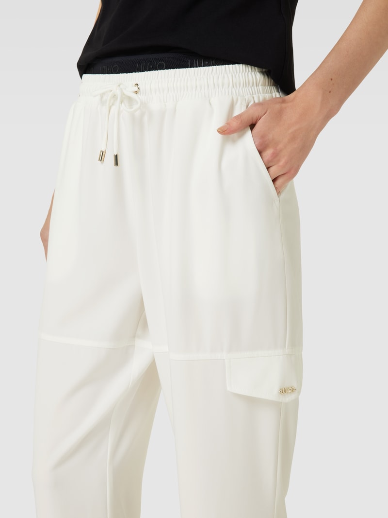 Hose mit Label-Details in weiss