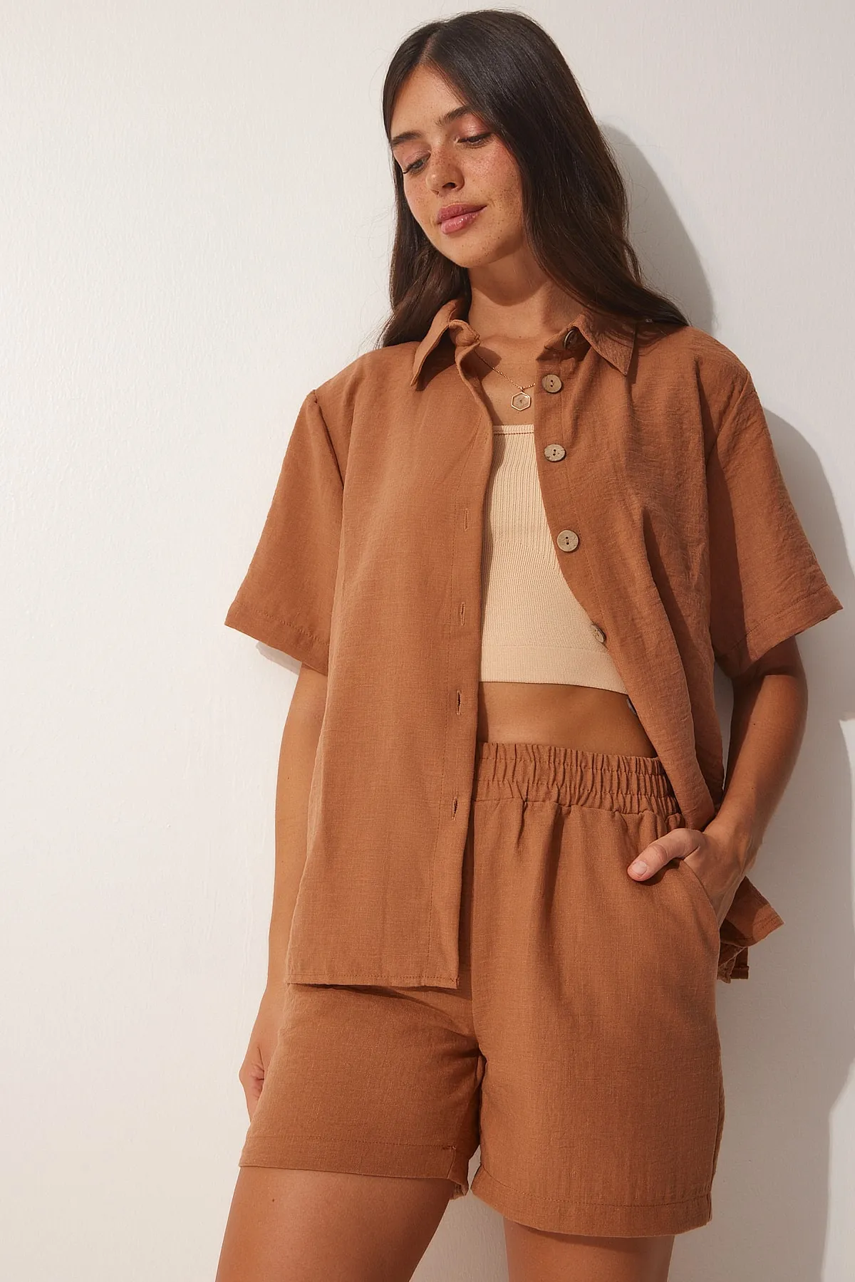 Happiness İstanbul  Shorts- und Hemd-Set aus Leinen in Biscuit für Damen FN03075