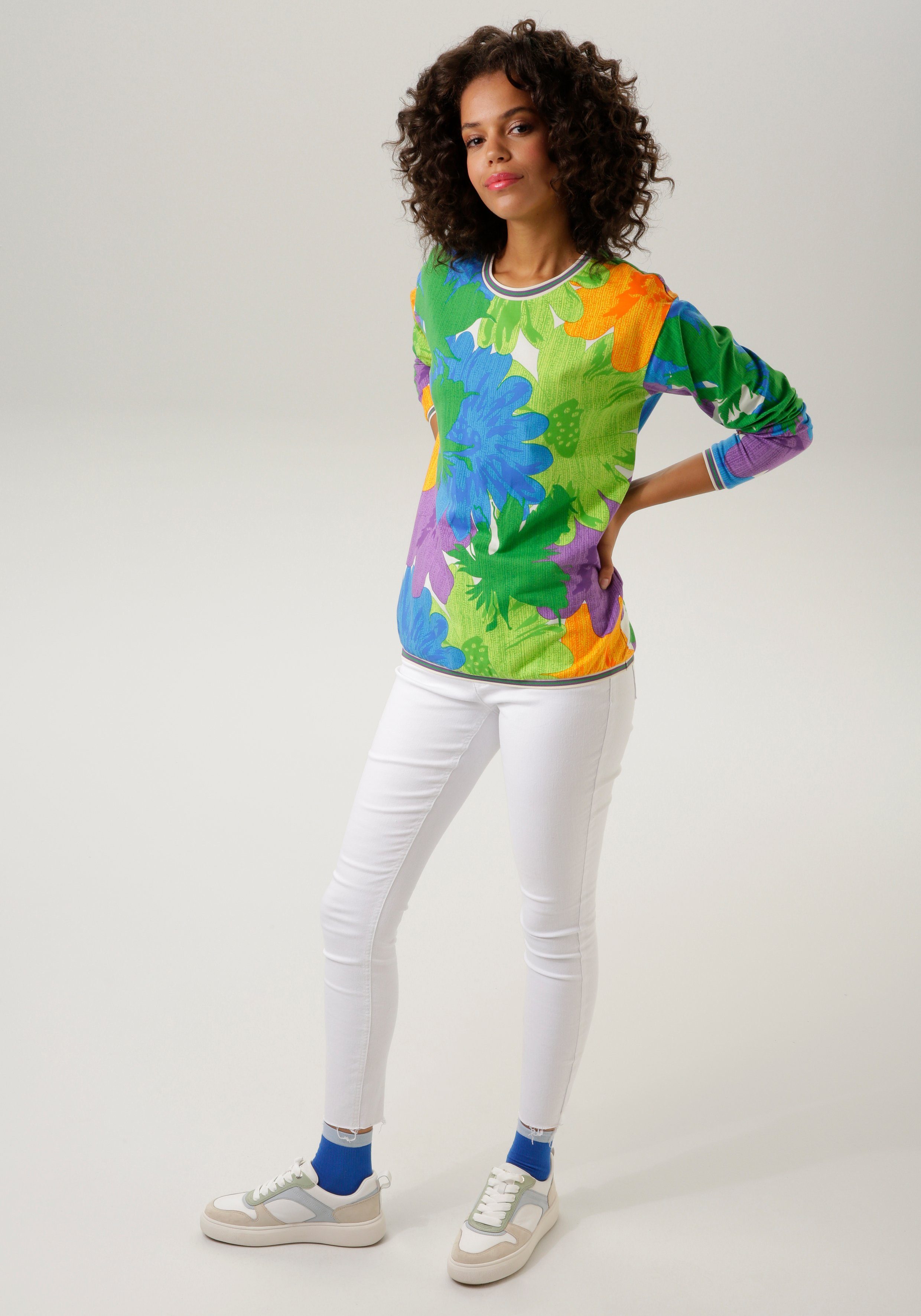 Aniston CASUAL Sweatshirt mit großflächigen Blüten und Blättern bedruckt - NEUE KOLLEKTION