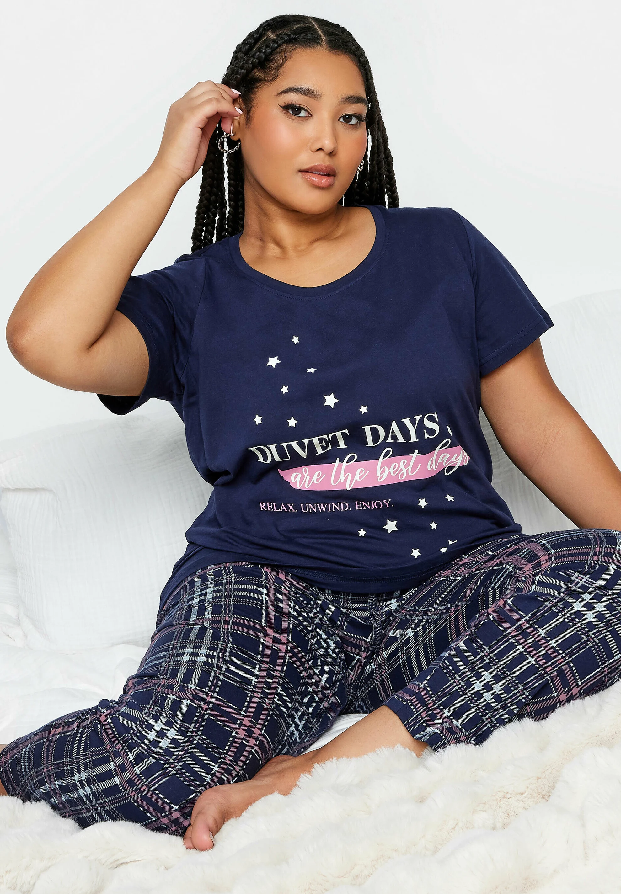 Conjunto de pijama con eslogan de Yours Clothing DUVET DAYS