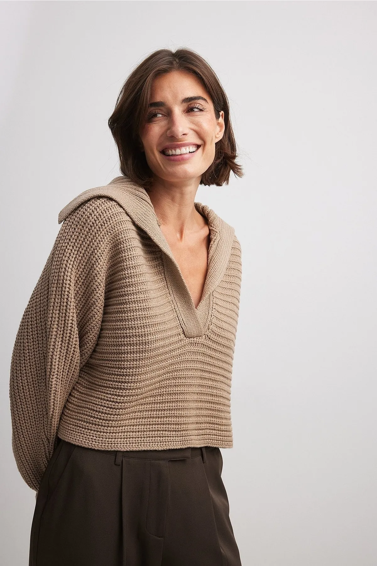 NA-KD  Grob gestrickter Pullover mit großem Kragen
