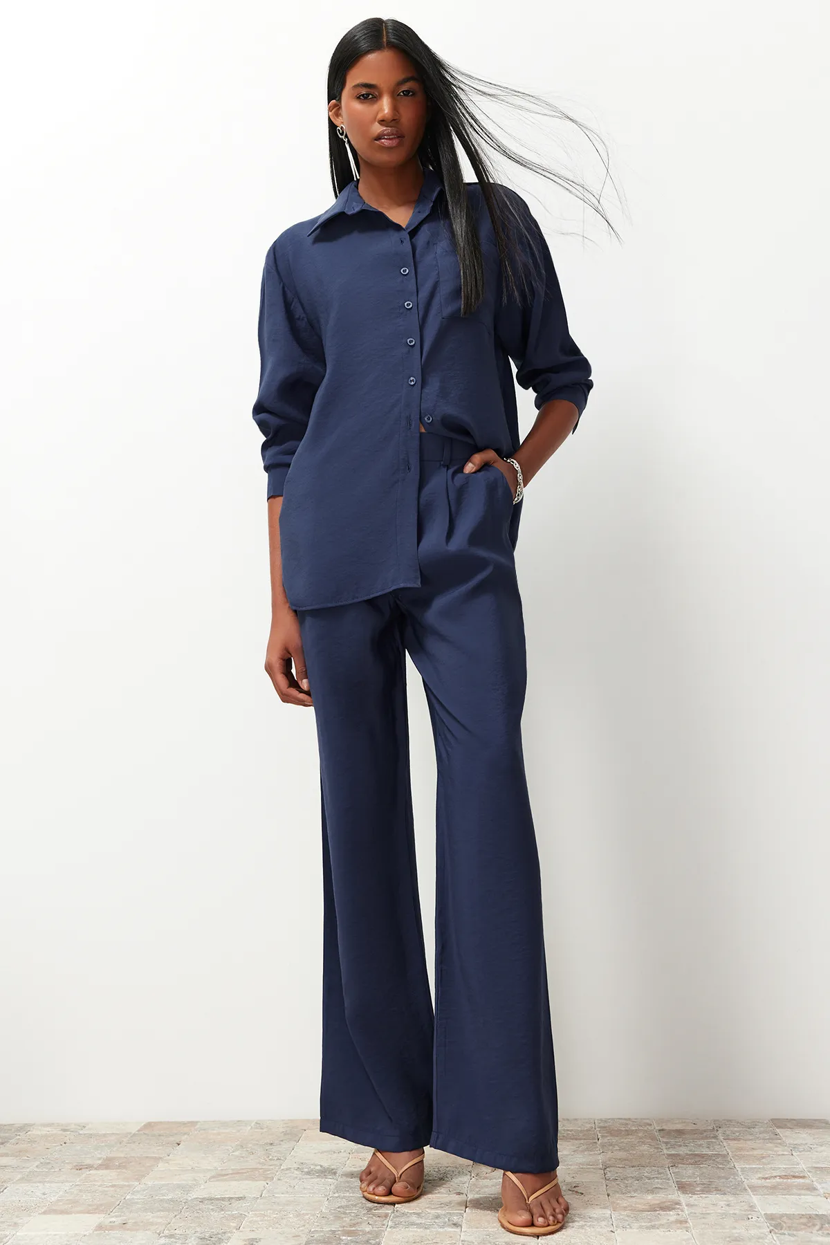 Trendyol Collection  Marineblaues Modal-Mischgewebe-Hemd, gewebtes Bottom-Top-Set TWOSS24AU00018