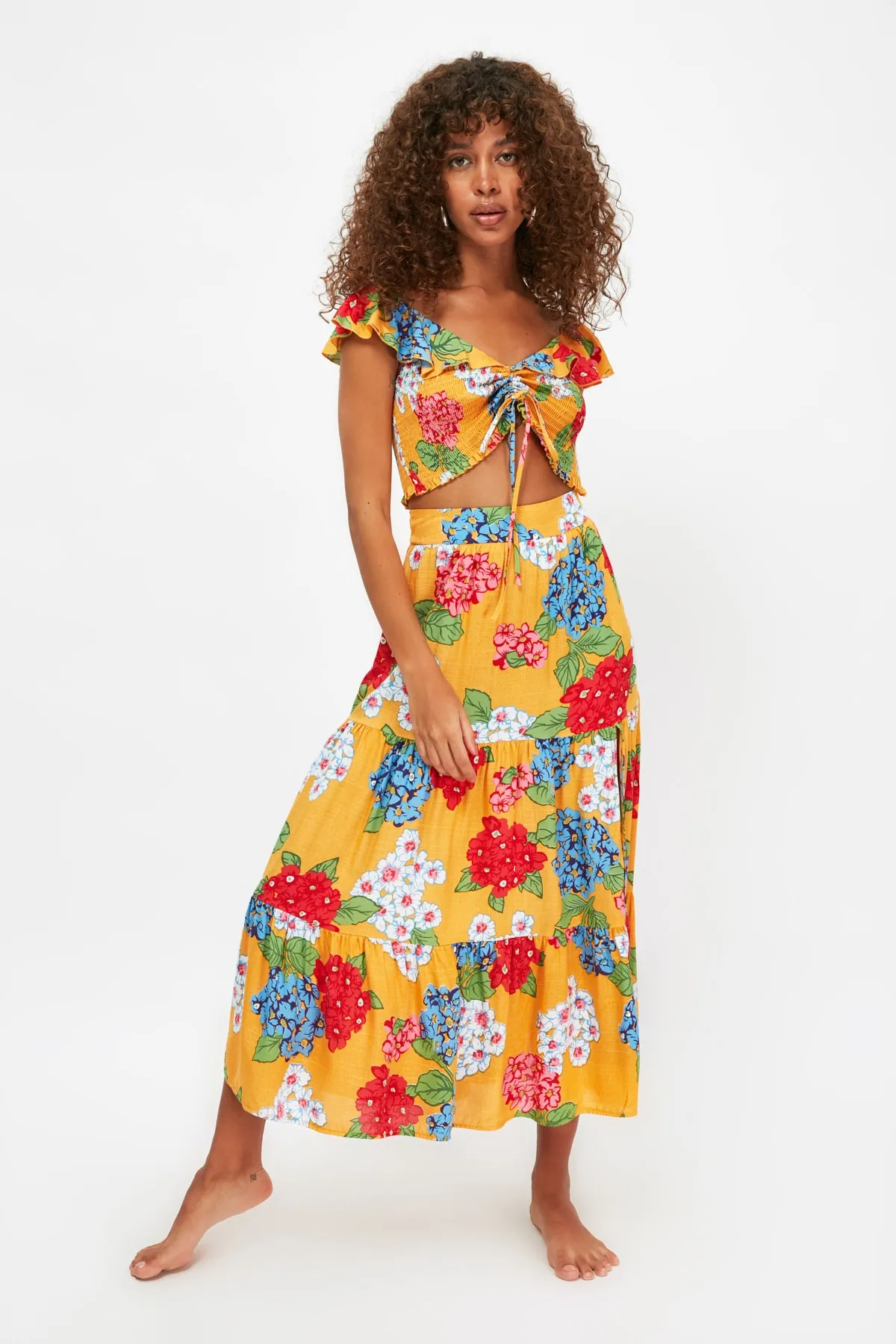 Trendyol Collection  Buntes Strandoberteil und -unterteil aus Viskose mit Blumenmuster, Set TBESS21AU0221