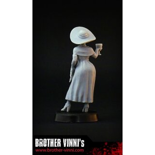 Tall Lady (28 mm)
