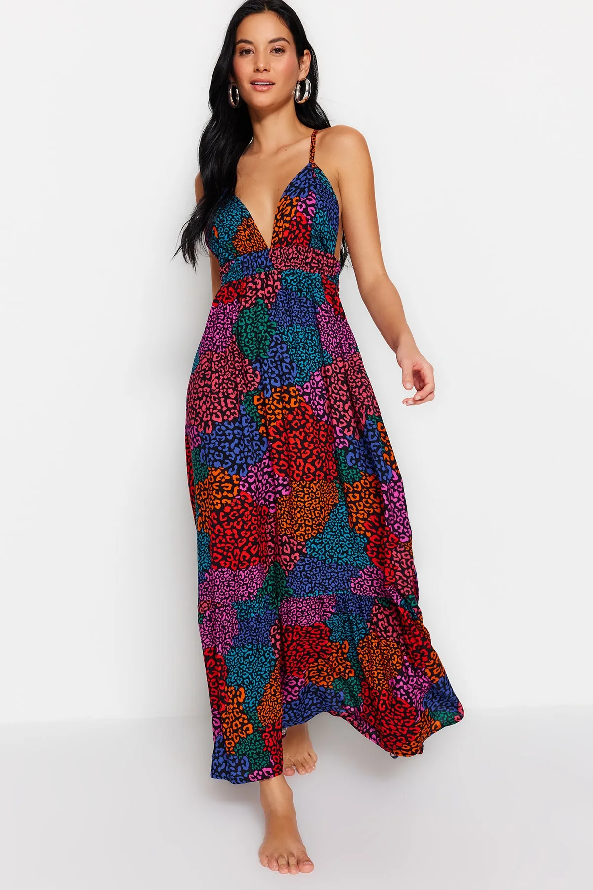 Trendyol Collection  Rückenfreies Maxi-Strandkleid aus Webstoff mit Tiermuster TBESS23EL00244