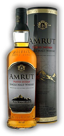 Amrut Peated Single Malt 46% Amrut Peated Single Malt 46% Schichten von Torf und Rauch, präsente Eichennote gepaart mit frischer Frucht und Gewürzen sowie einem Hauch Malz. 0,7	 Liter - Vol 46%