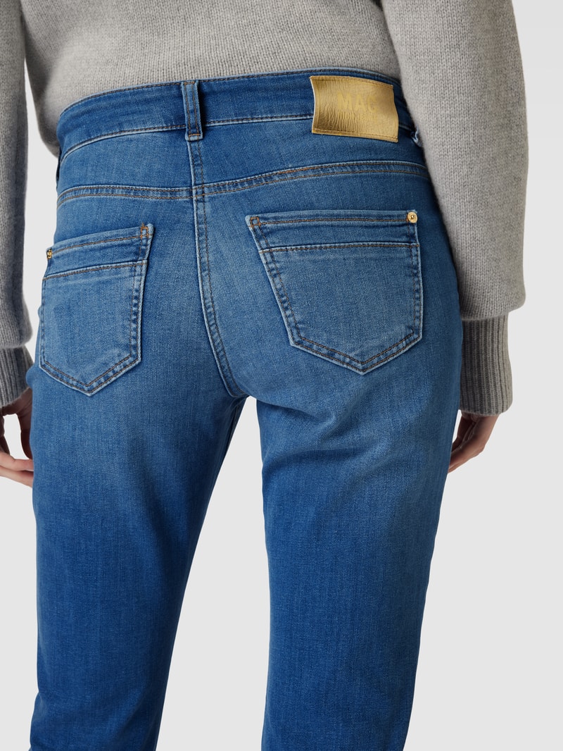 Slim Fit Jeans mit verkürzter Passform in hellblau