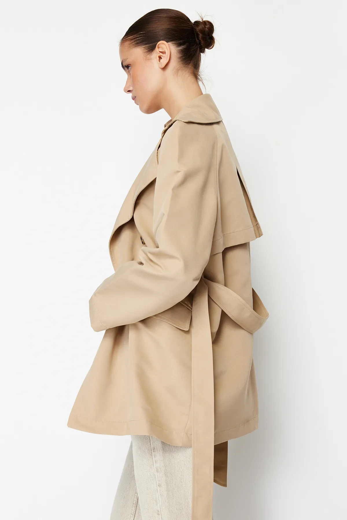 Trendyol Collection  Beiger Oversize-Trenchcoat mit weitem Schnitt und Gürtel TWOAW24TR00022