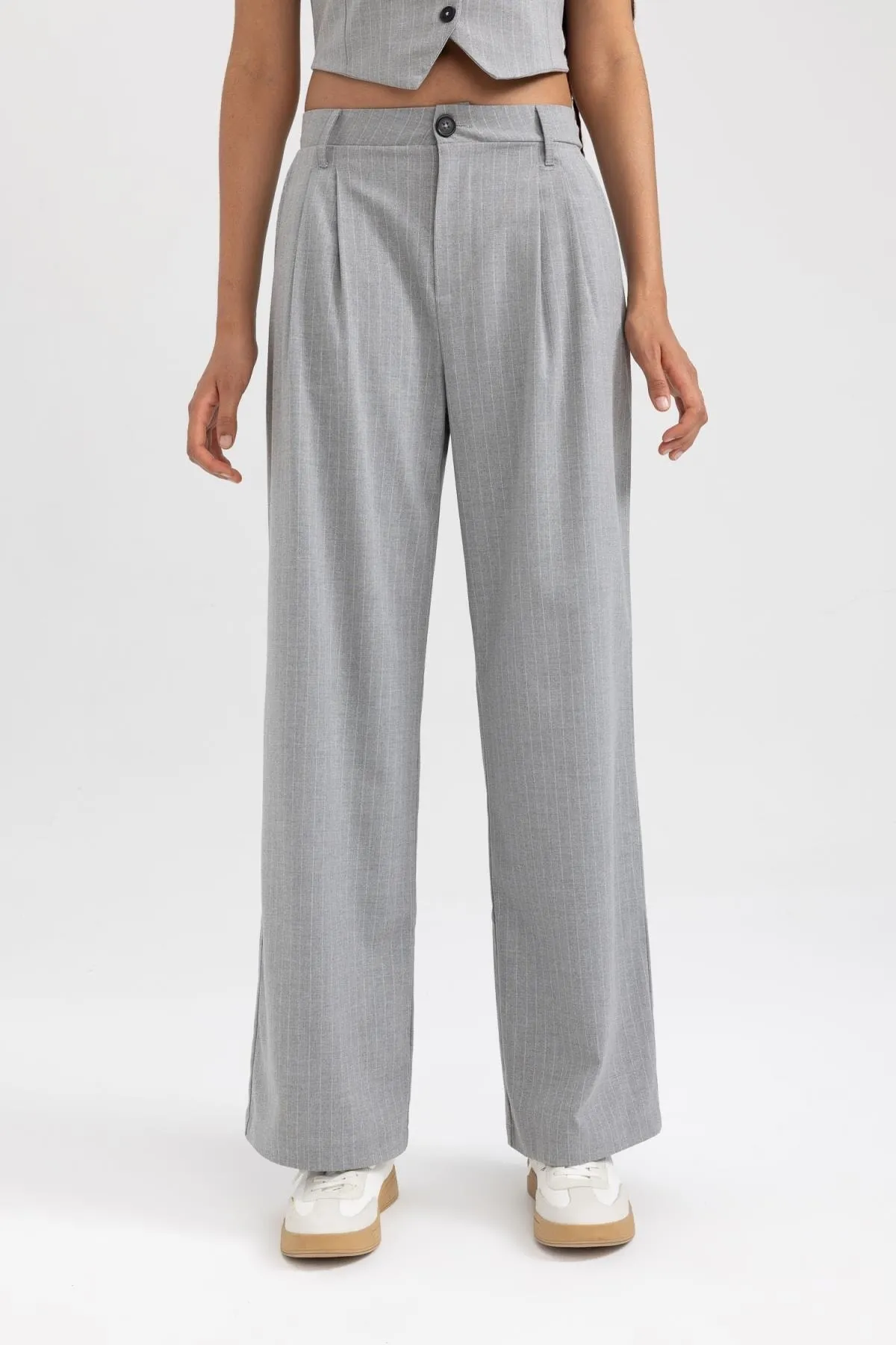 DeFacto  Hose mit weitem Bein, zwei Taschen, hoher Taille und Kragen in Standardlänge B0893ax23au