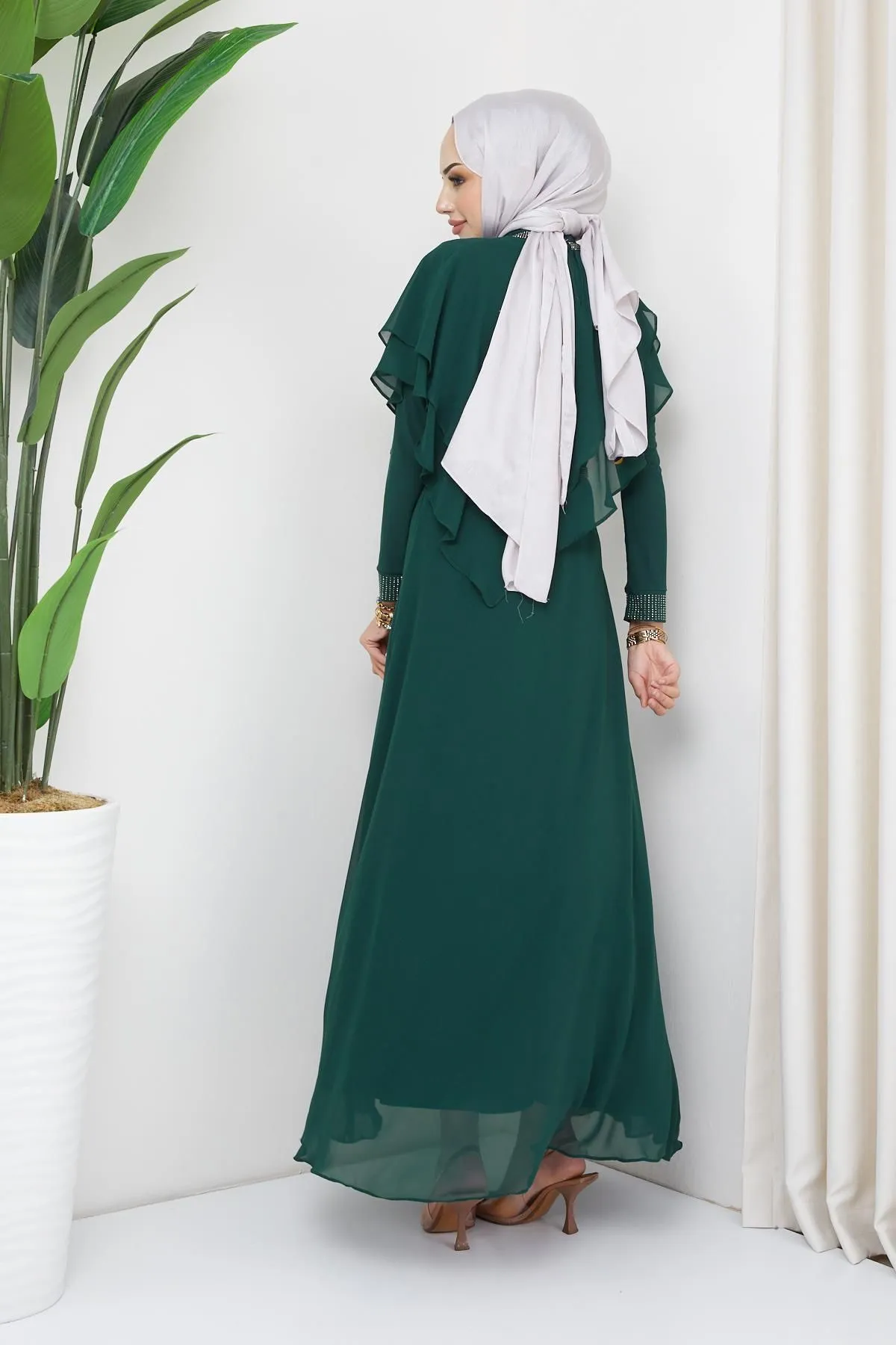 Olcay  Chiffon-Hijab-Abendkleid mit Stein- und Schwungraddetail GRÜN 1651