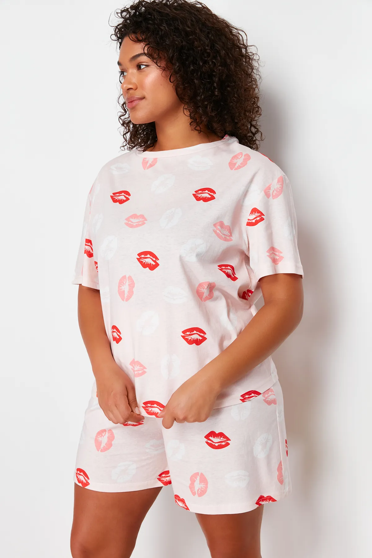 Trendyol Curve  Mehrfarbig gemustertes Strick-Pyjama-Set TBBSS24AI00040