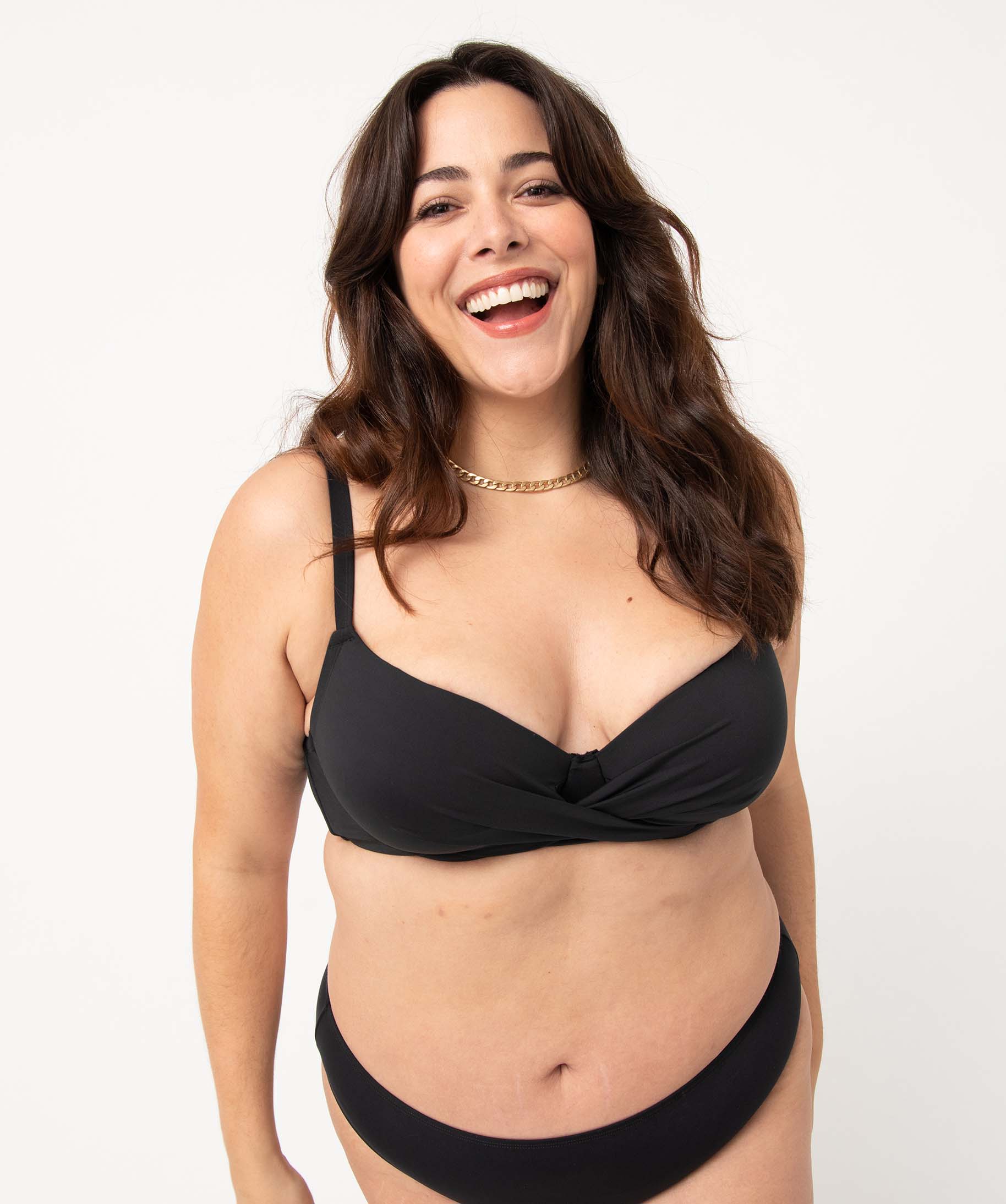 Haut de maillot de bain femme grande taille emboitant et drapé noir | GEMO