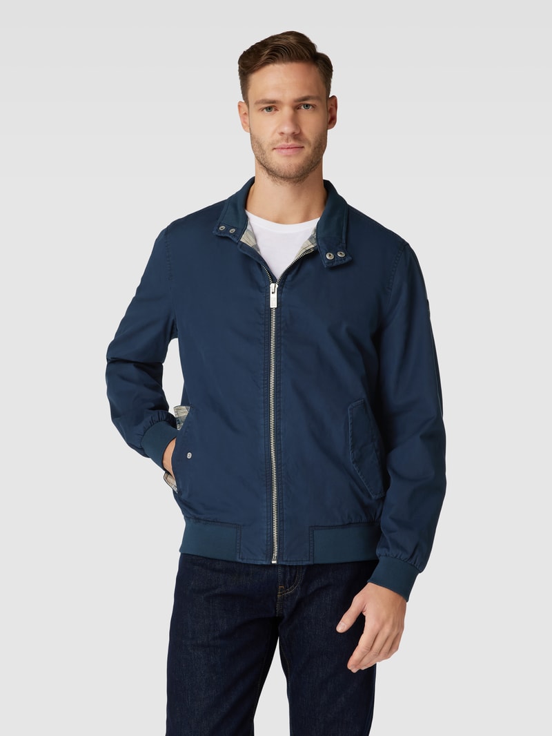Jacke mit seitlichen Eingrifftaschen in marineblau
