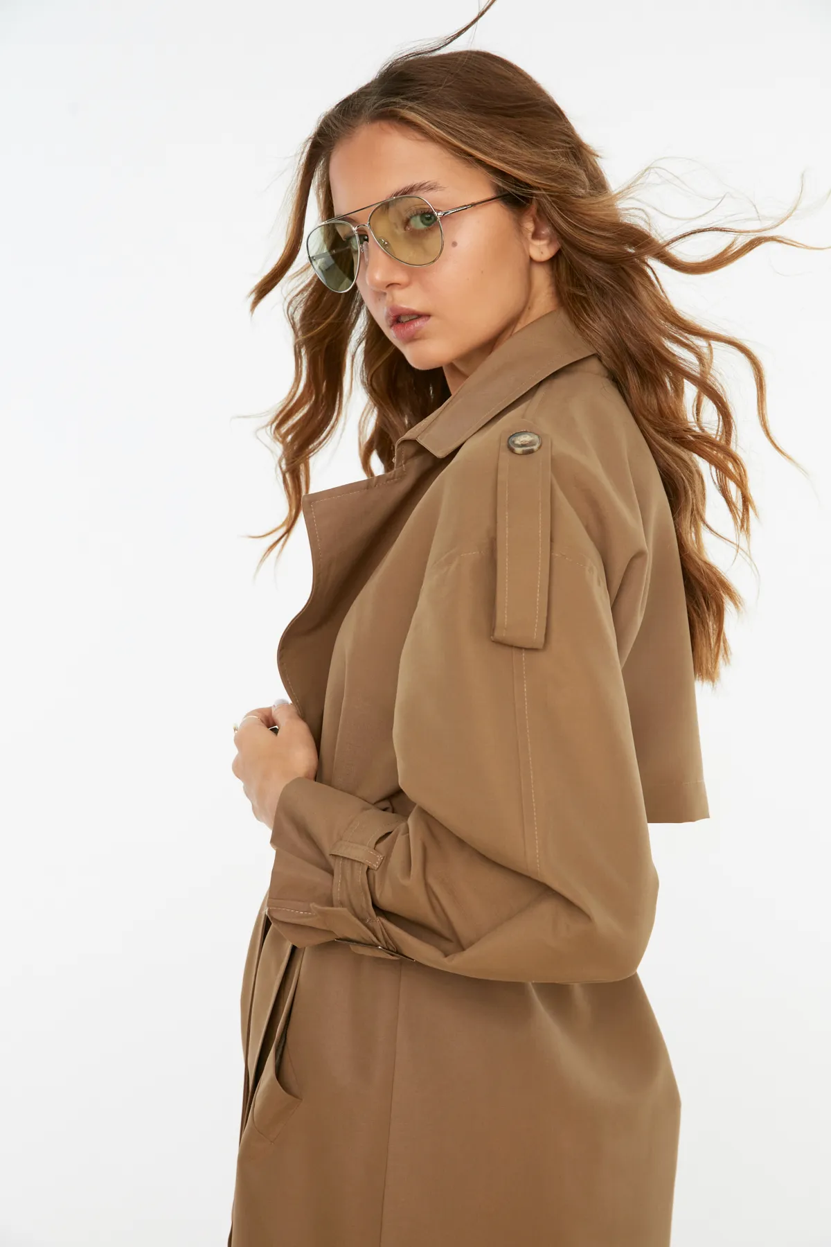 Trendyol Collection  Nerzfarbener, wasserabweisender, langer Trenchcoat mit Windjacke und Gürtel TWOSS21TR0005
