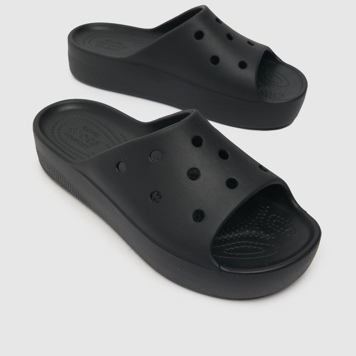 Crocs klasszikus platformos szandál fekete színben