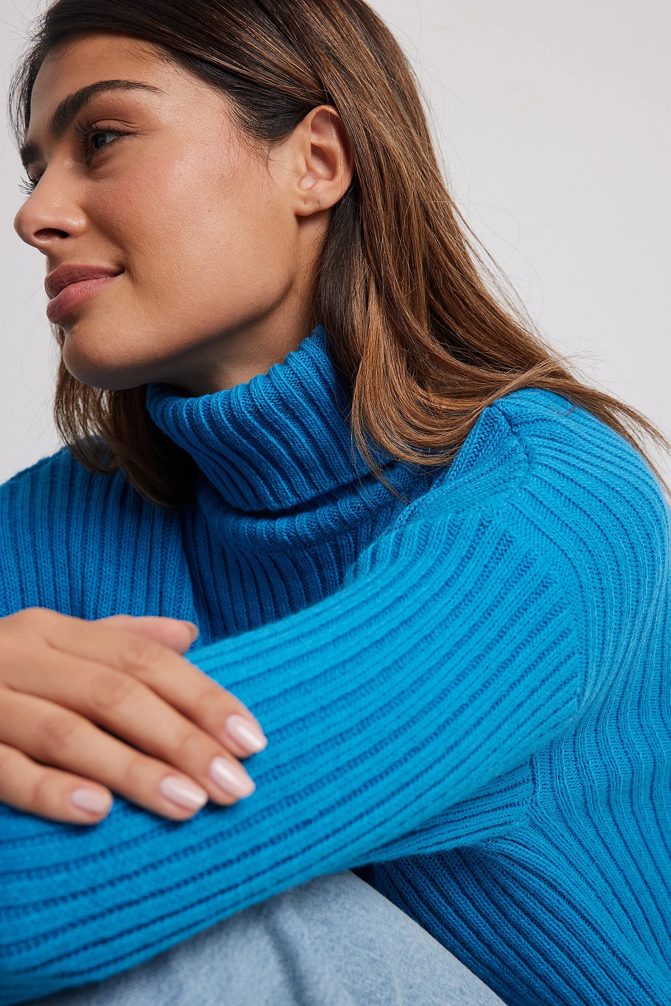 Gerippter Strickpullover mit Rollkragen