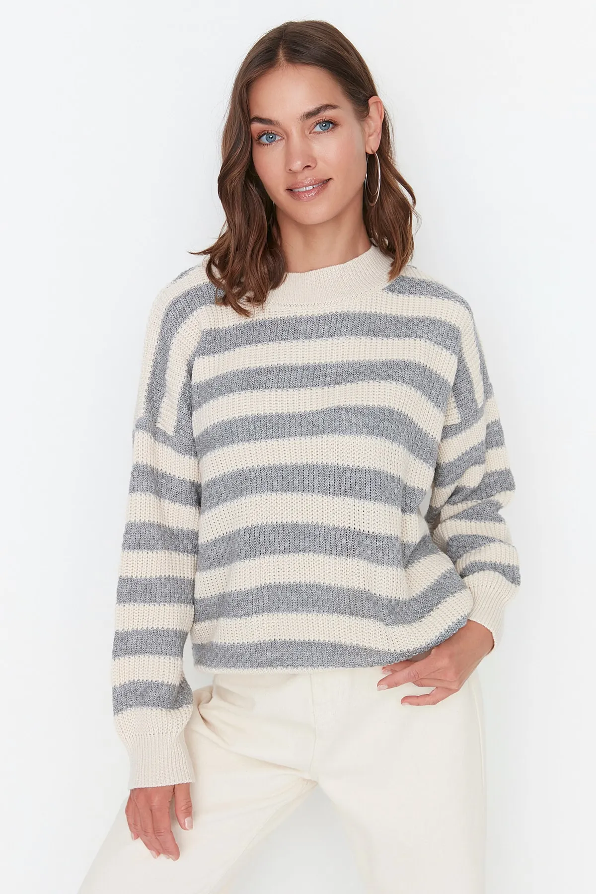 Trendyol Collection  Ecrufarbener Strickpullover mit weiter Passform TWOAW23KZ00516