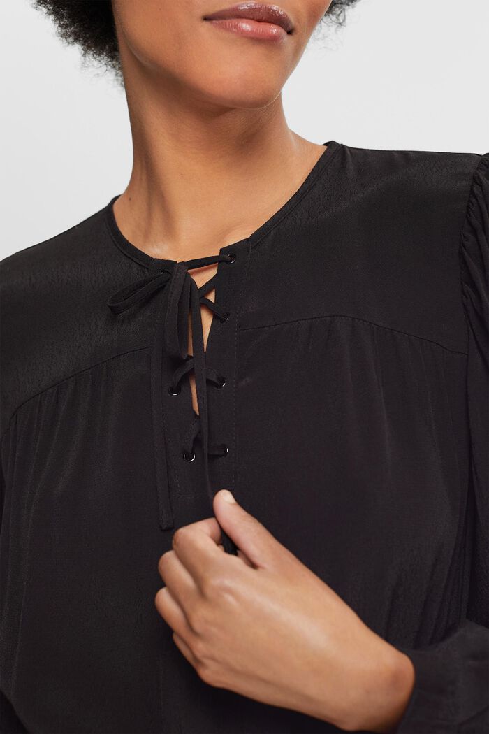 Minikleid mit Bindedetail