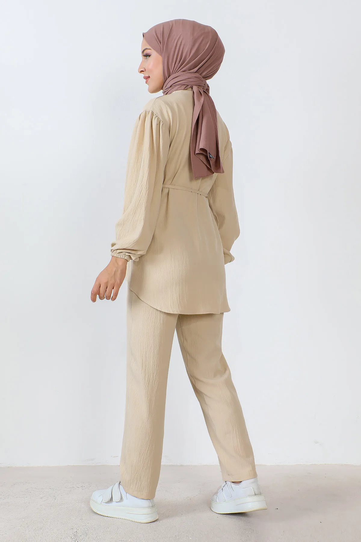 Tesettür Dünyası  Taillenseil-detaillierter Doppelanzug TSD230922 Beige