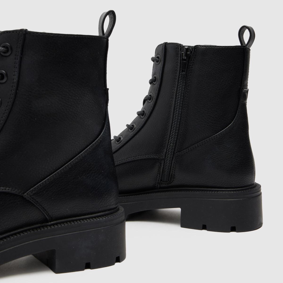 Schuh – Andria – Svarta ankelboots med snörning
