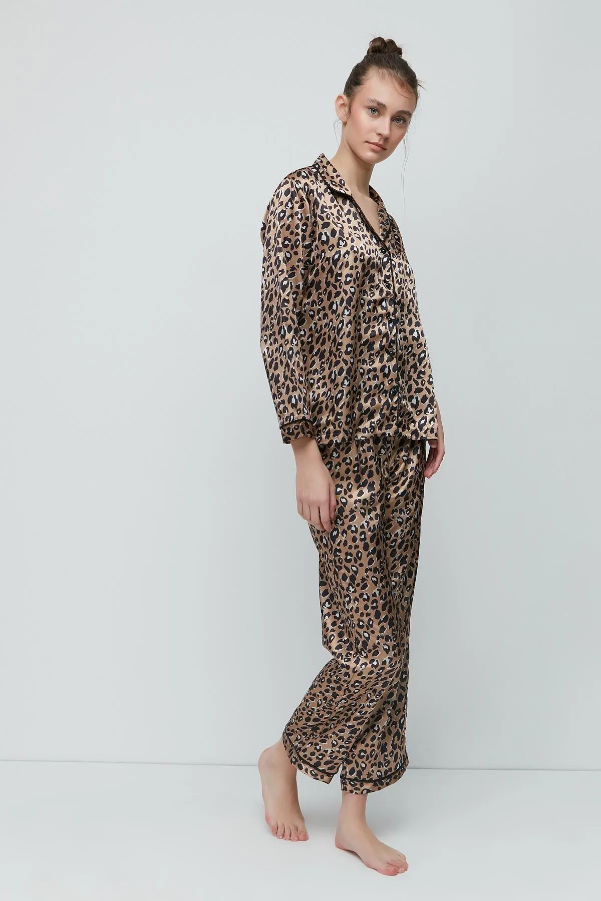 C&City  Gemustertes 7-teiliges Satin-Pyjama-Set 9550 Braun/Leopard