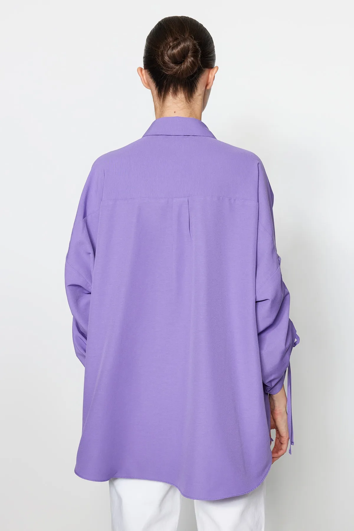 Trendyol Modest  Lila Ärmel Verstellbarer Kordelzug Detailliert Gewebtes Baumwollhemd TCTSS23TG00011