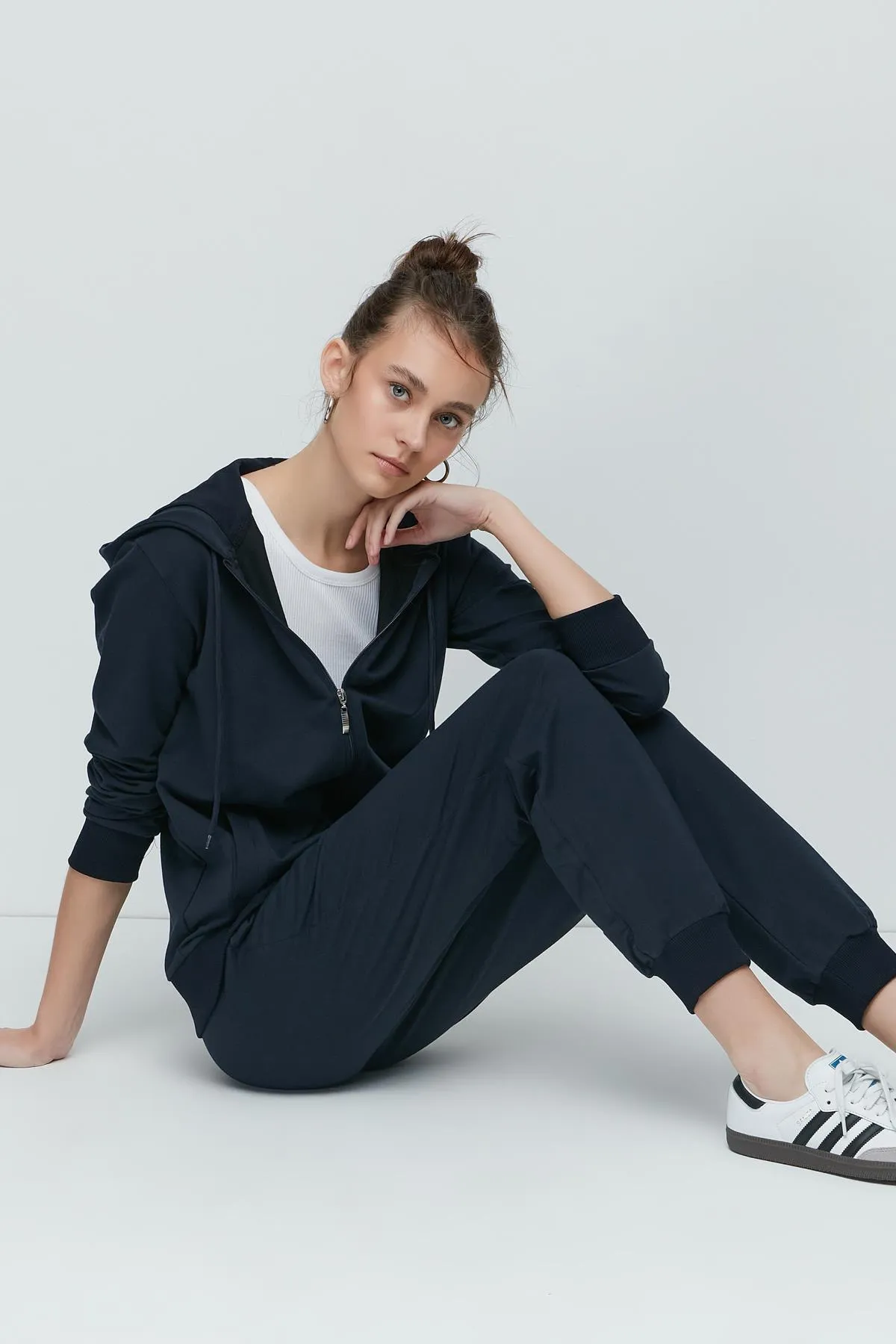 C&City  Damen-Trainingsanzug mit Kapuze, Reißverschluss vorne und Bündchen an den Beinen, 9702, Marineblau